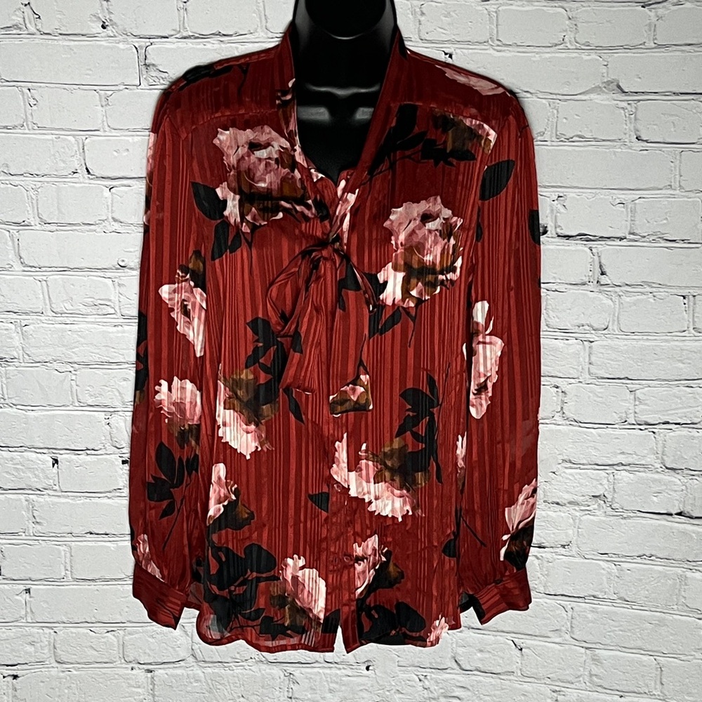FREE with Purchase Simply Vera Vera Wang Red Floral Blouse